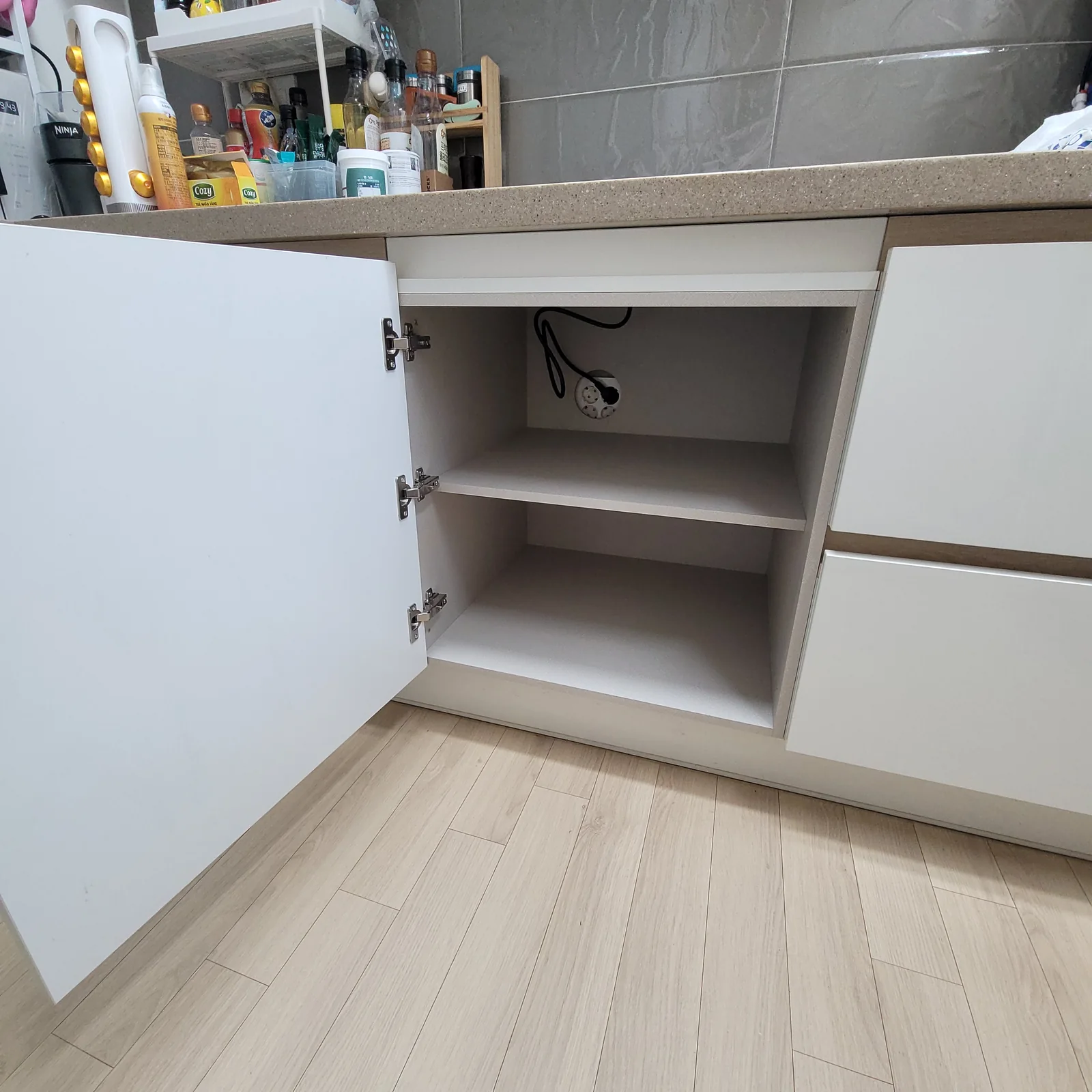 빌트인 전기오븐 철거 후 싱크대 맞춤 수납장 설치 시공 후